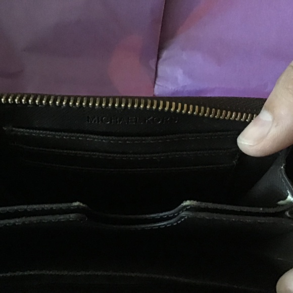 Michael Kors MK Canvas Zip Around Wallet - Picture 4 of 6